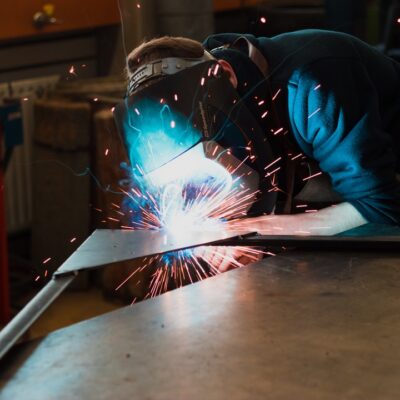 A Complete Guide to Becoming a Welder